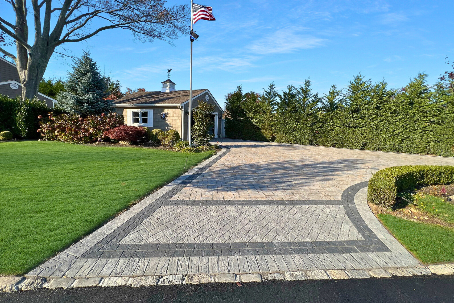 Driveway entrance paver design