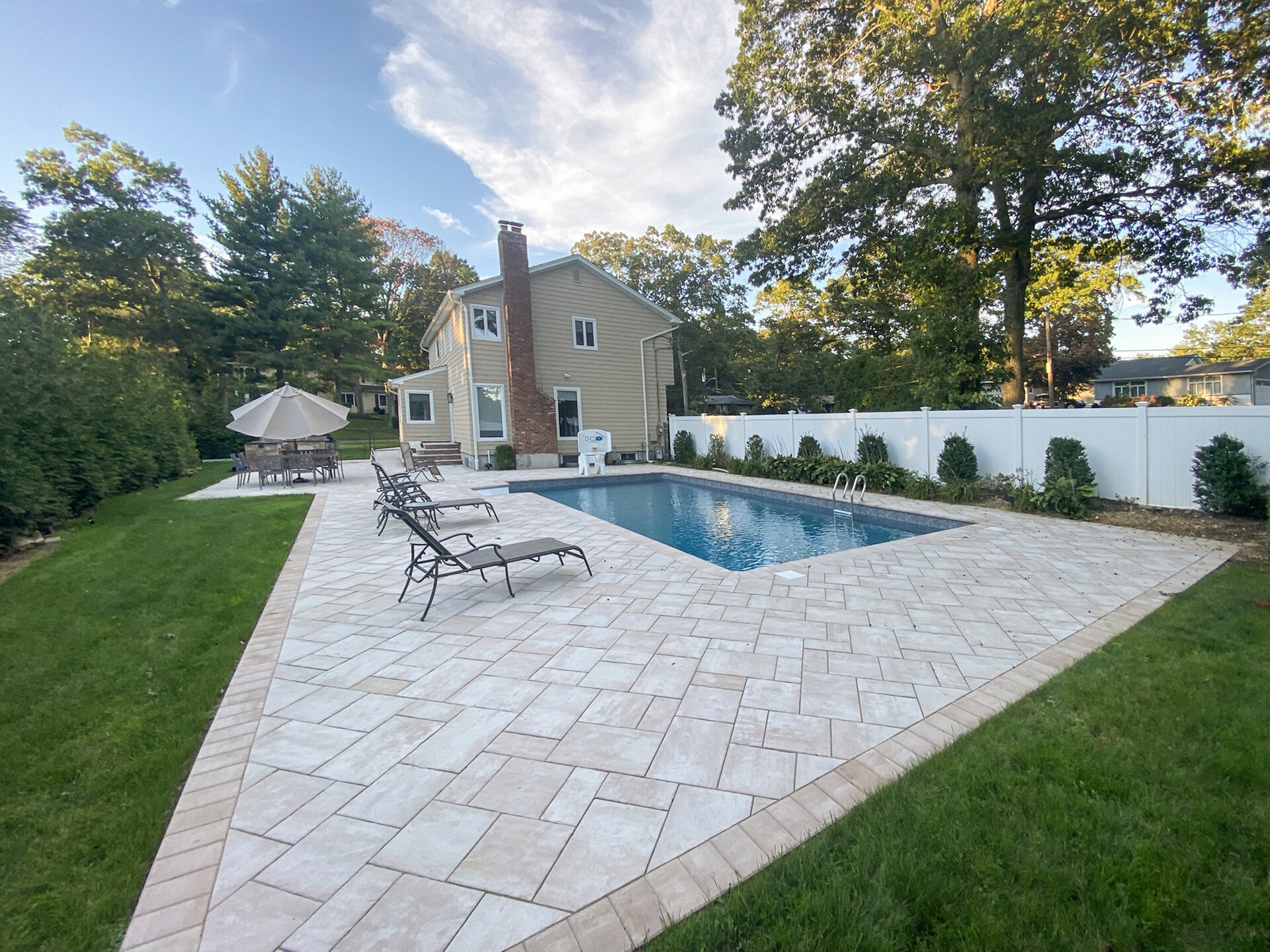Outdoor living space Nassau